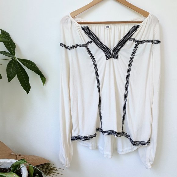 GAP OFF-WHITE V-NECK LIGHTWEIGHT BOHEMIAN TOP - Picture 1 of 3